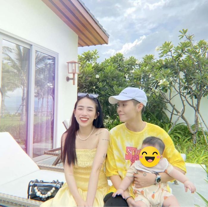 Tiệc thôi nôi hoành tráng của cháu ngoại Minh Nhựa