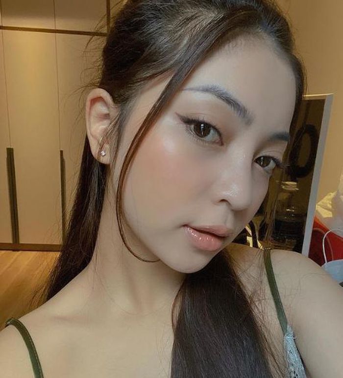 Nhật Lê - bồ cũ Quang Hải ngày càng quyến rũ