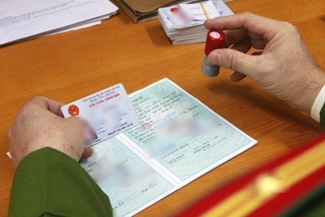 Từ 1/7/2021: Thu hồi sổ hộ khẩu khi công dân thay đổi thông tin