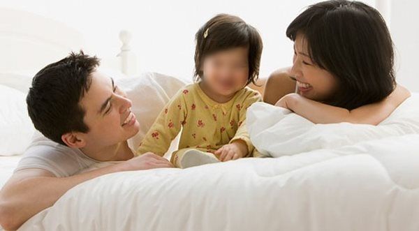 Xin con nuôi, giờ có bầu, vợ trẻ muốn trả bé lại vào trại mồ côi
