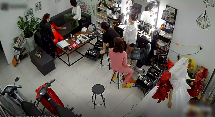 Xui tận mạng: Cô dâu xỉu ngay khi đang make up, mũi đập vào cạnh bàn