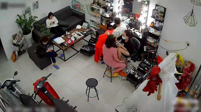 Xui tận mạng: Cô dâu xỉu ngay khi đang make up, mũi đập vào cạnh bàn