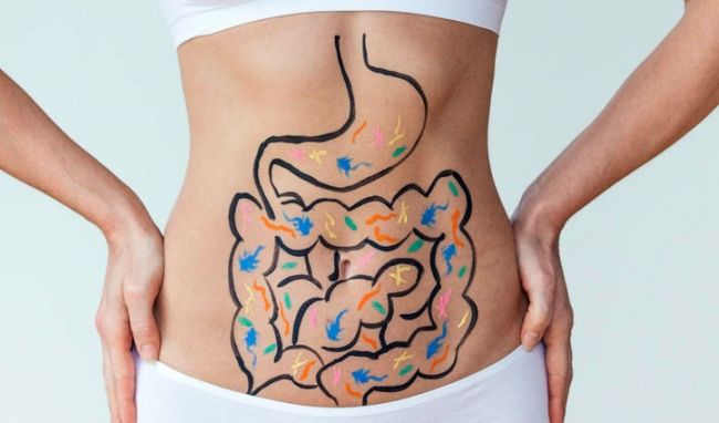 \Uống 1 ly nước ấm buổi sáng giúp giảm cân