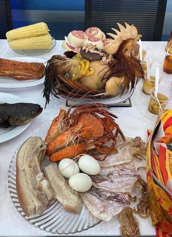 1001 kiểu tạo dáng gà cúng siêu “bá đạo” làm dân tình há hốc mồm