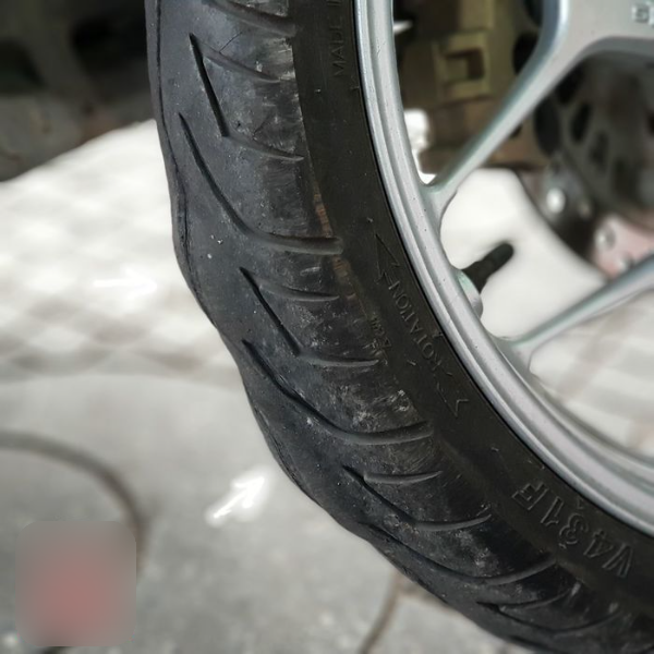 4 dấu hiệu cảnh báo bạn cần thay lốp xe gấp