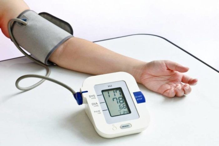 4 dấu hiệu khi ngủ cảnh báo nhồi máu não: Đừng bỏ qua tê bì chân tay