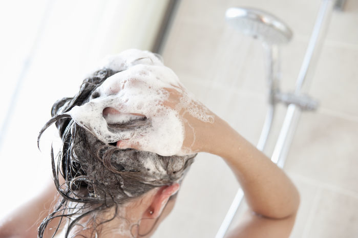 5 cách trị tóc bết dính giúp vui chơi thoải mái cả mùa hè