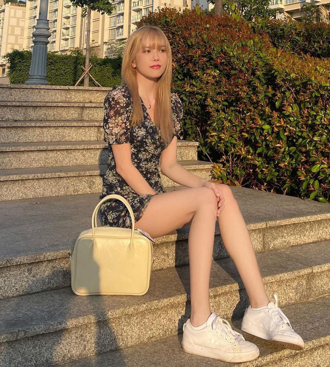 Style sao Việt tuần qua: Minh Hằng đẹp mê, Ngọc Trinh giản dị