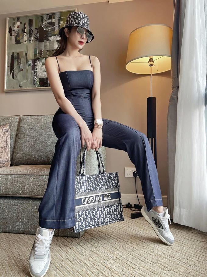 Style sao Việt tuần qua: Minh Hằng đẹp mê, Ngọc Trinh giản dị