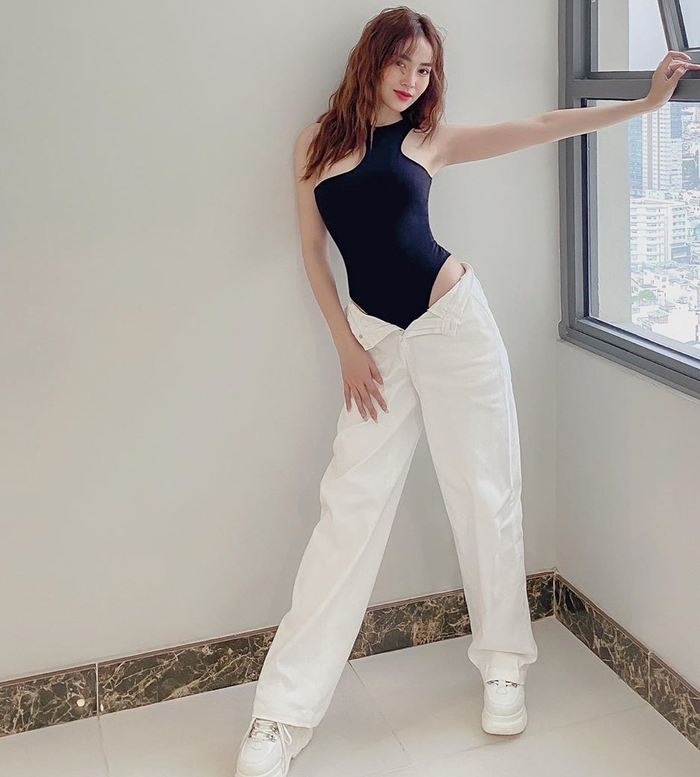 Hồ Ngọc Hà bắt chước style hư hư của Ngọc Trinh, Chi Pu