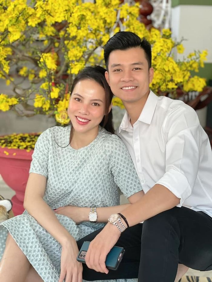 Á khôi Lệ Quyên sinh con gái cho chồng đại gia đúng ngày 30/4