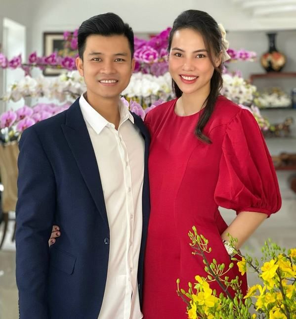 Á khôi Lệ Quyên sinh con gái cho chồng đại gia đúng ngày 30/4