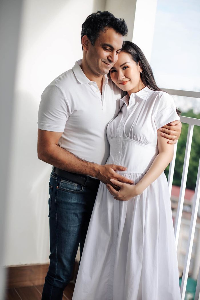 Võ Hạ Trâm kéo tạ dù bầu 7 tháng