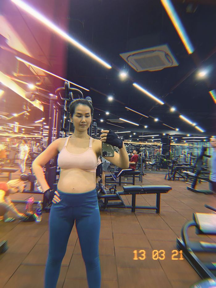 Võ Hạ Trâm kéo tạ dù bầu 7 tháng