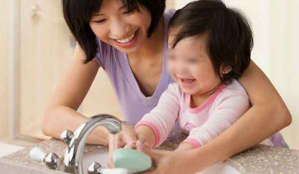 Bé gái 12 tuổi mắc bệnh phụ khoa phải cắt bỏ ống dẫn trứng