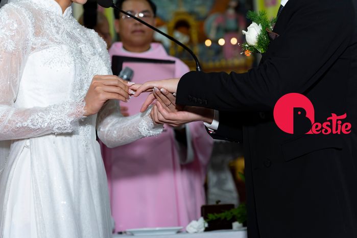 Bóc giá áo dài cưới đính 8000 viên pha lê của vợ Phan Mạnh Quỳnh