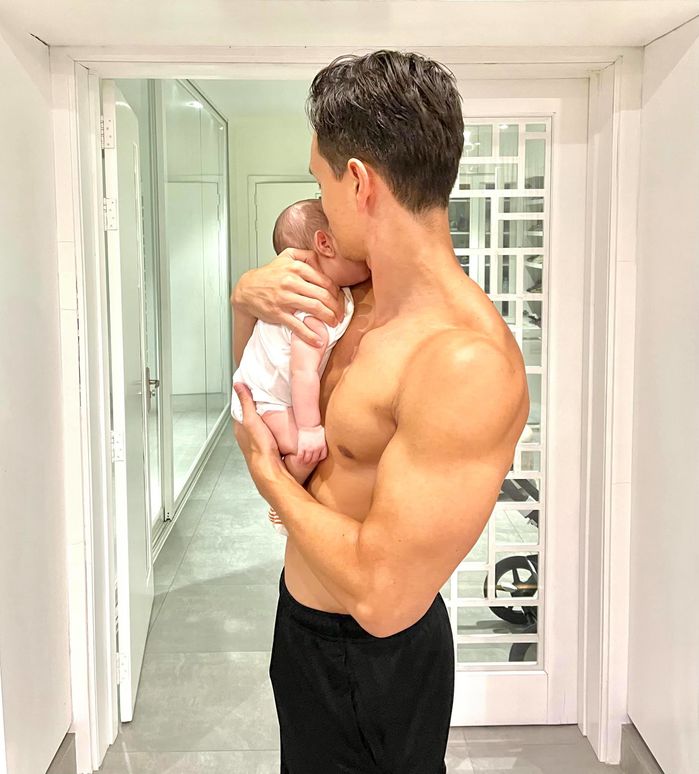 Body vạm vỡ hay khoe, Kim Lý vô số lần bị nhắc vì sở thích cởi trần