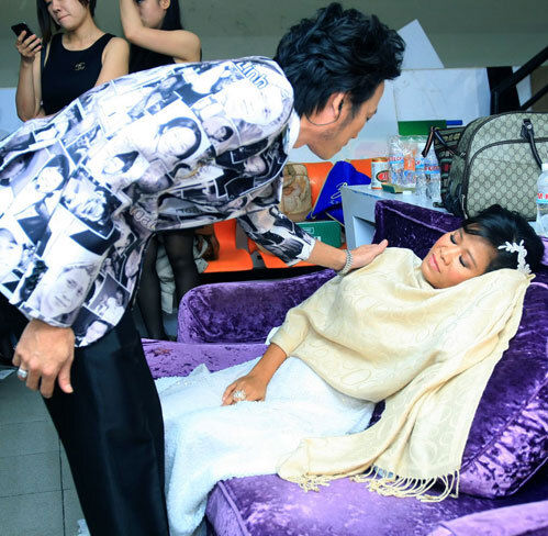 Ca sĩ Thái Trân bệnh nặng, mặc cảm không muốn phiền bố nuôi Hoài Linh