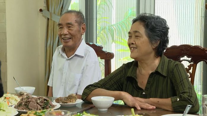 Hôn nhân kì lạ của thầy giáo Nguyễn Ngọc Ký với hai chị em ruột