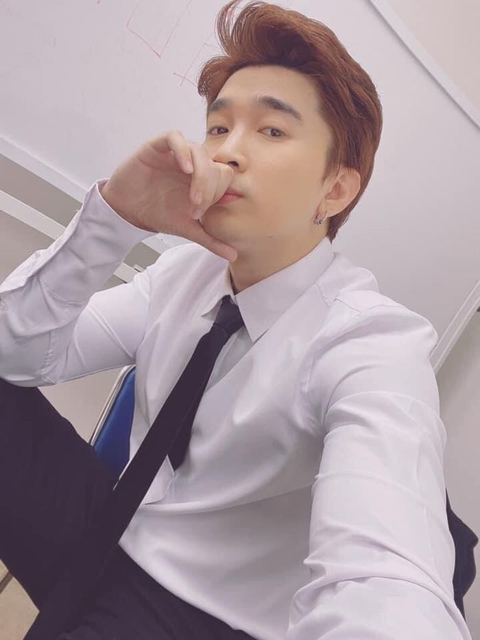 Chi Dân nén đau đi hát sau đám tang mẹ một ngày