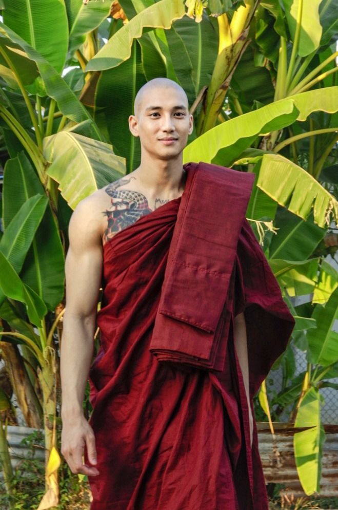Nhà sư' đẹp trai khiến chị em mê mệt người Myanmar bị bắt