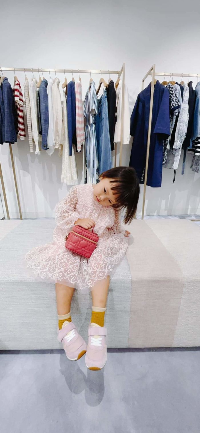 Con nuôi thứ 8 của Đỗ Mạnh Cường ngày càng sành điệu
