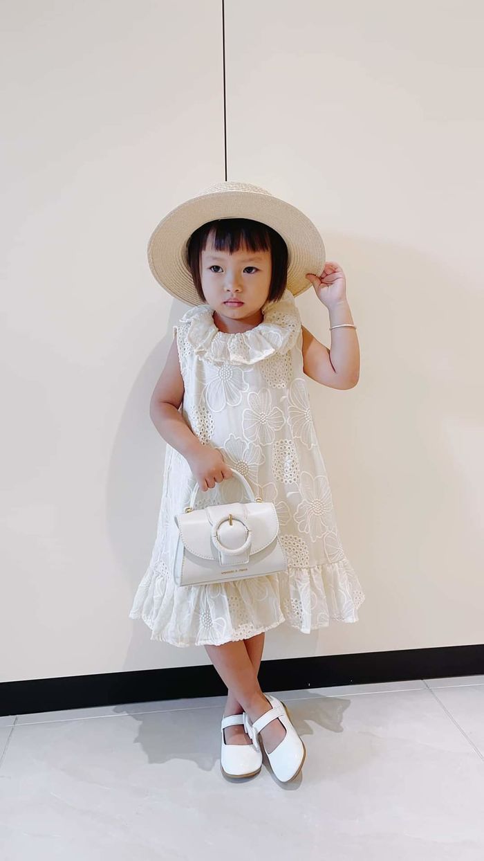 Con nuôi thứ 8 của Đỗ Mạnh Cường ngày càng sành điệu