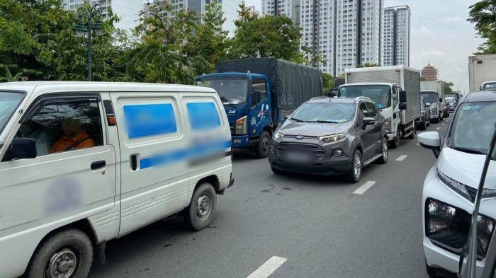 Trước thềm lễ 30/4-1/5, cửa ngõ phía Đông TPHCM ùn tắc nghiêm trọng