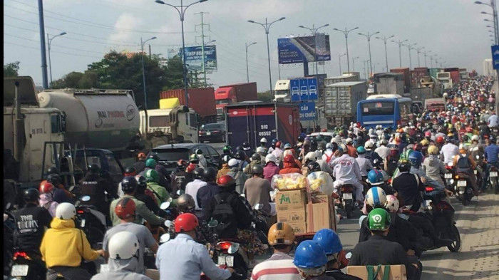 Trước thềm lễ 30/4-1/5, cửa ngõ phía Đông TPHCM ùn tắc nghiêm trọng