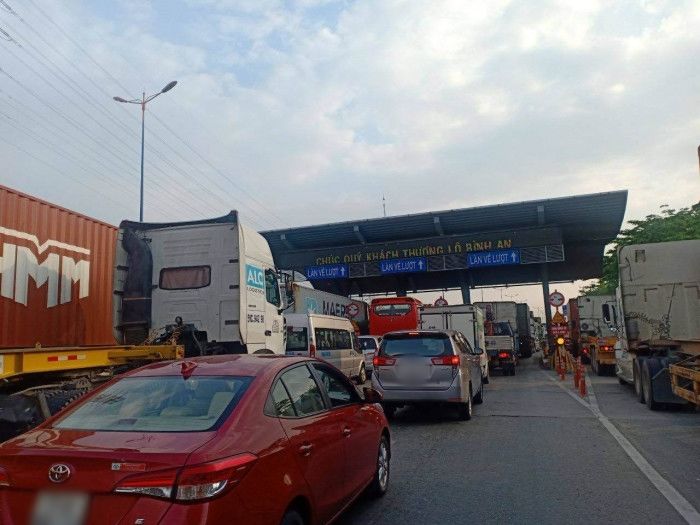 Trước thềm lễ 30/4-1/5, cửa ngõ phía Đông TPHCM ùn tắc nghiêm trọng