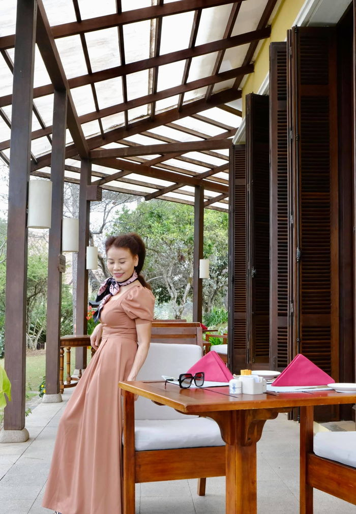 Hà Hồ chào thua nhan sắc mẹ ruột U70
