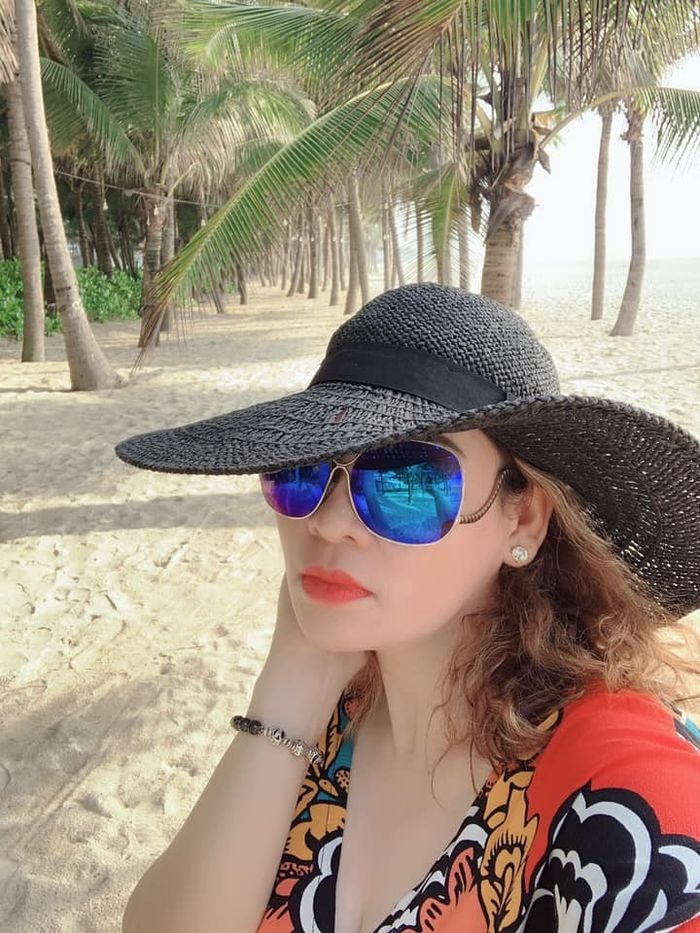 Cuộc sống sang chảnh của vợ chồng Kinh Quốc