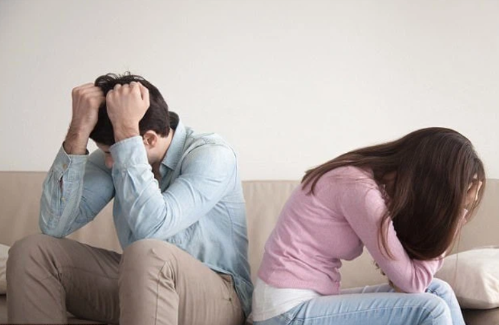 Người đàn ông nuôi con riêng, trả nợ cho vợ cuối cùng bị vợ cắm sừng