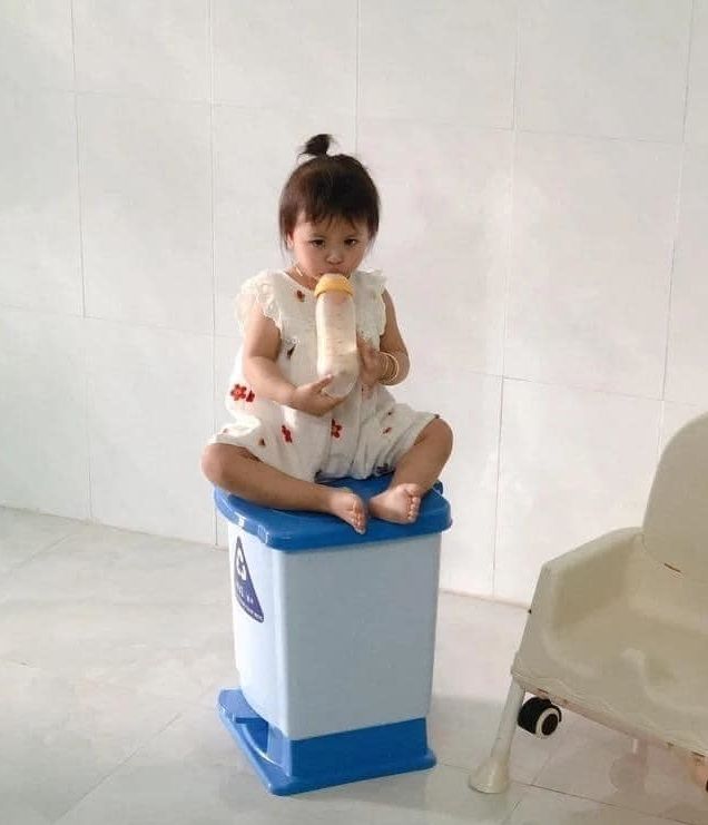 Đẻ con gái nuôi cho nhàn, nhìn cảnh này, bố mẹ nào cũng chạy dài