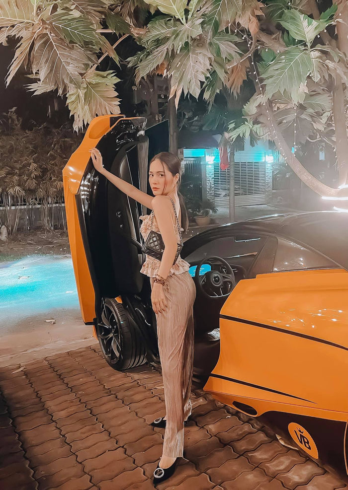 Đoàn Di Băng tức giận khi bị mỉa mai bịa chuyện đi lên từ nghèo khó