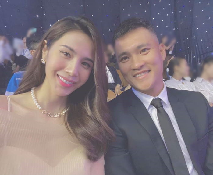 Vợ Dũng lò vôi gay gắt chửi Trang Trần: Gặp đâu đánh đó