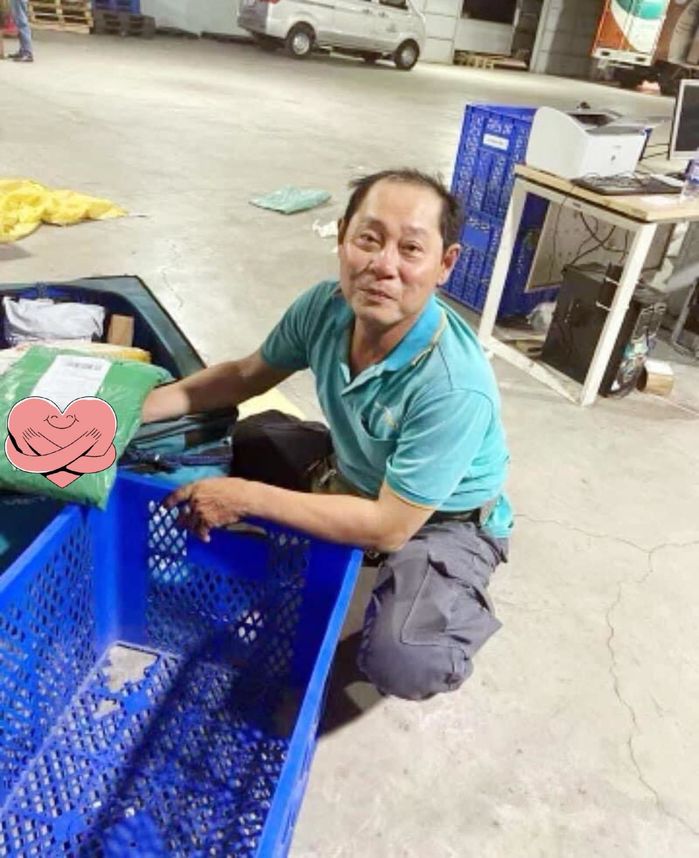 Chú shipper chuyển trả 400 triệu đồng vì khách gửi nhầm