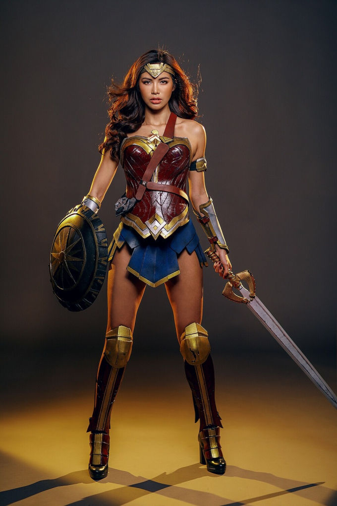 Mỹ nhân Việt cosplay các siêu anh hùng