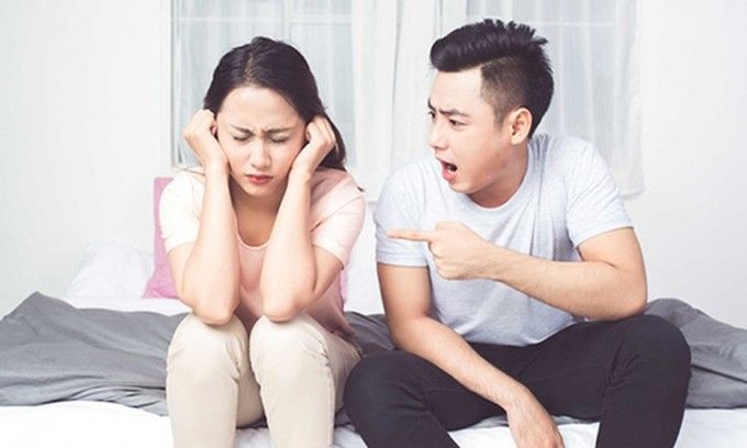 Gọi về nhà ngoại dọa trả con gái, chồng tái mặt khi bố vợ đến đón thật
