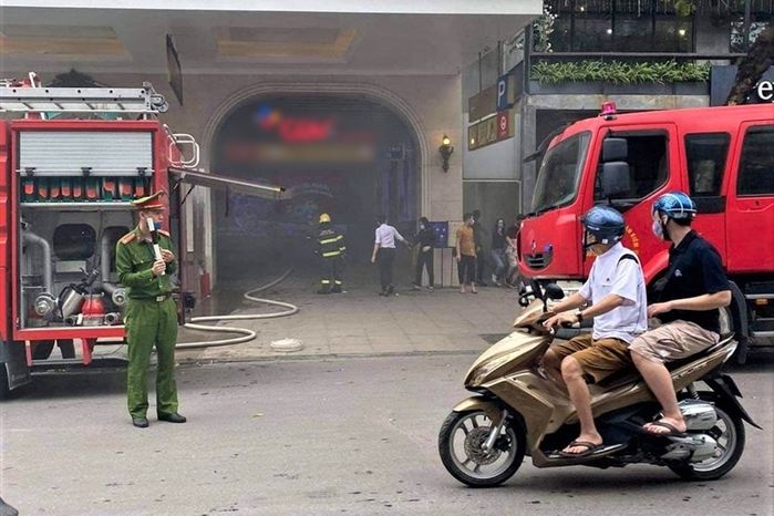 Từ vụ cháy ô tô tầng hầm TT thương mại, chuyên gia chỉ cách thoát nạn