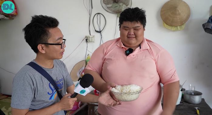 Hậu Giang: Chàng trai nặng 214kg có khả năng tự nổi trên mặt nước