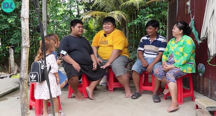 Hậu Giang: Chàng trai nặng 214kg có khả năng tự nổi trên mặt nước