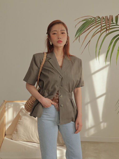 Hè mà vẫn muốn diện áo blazer công sở thì hãy thử những kiểu dáng sau