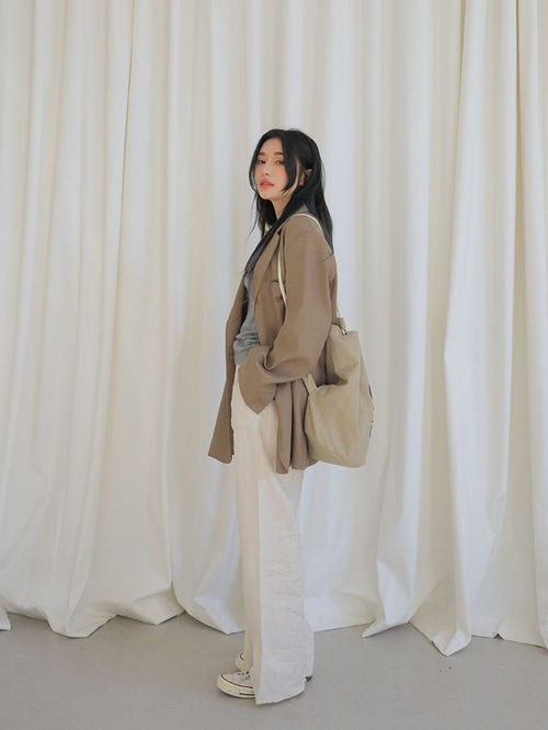 Hè mà vẫn muốn diện áo blazer công sở thì hãy thử những kiểu dáng sau