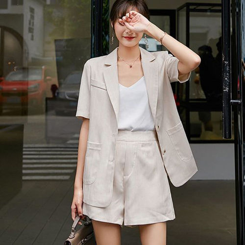 Hè mà vẫn muốn diện áo blazer công sở thì hãy thử những kiểu dáng sau