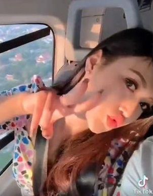 Vợ khoe video sống ảo trên trực thăng chồng trung tá mất việc như chơi