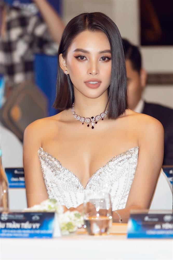 Ảnh thẻ chứng minh Trần Tiểu Vy là Hoa hậu đẹp nhất Việt Nam