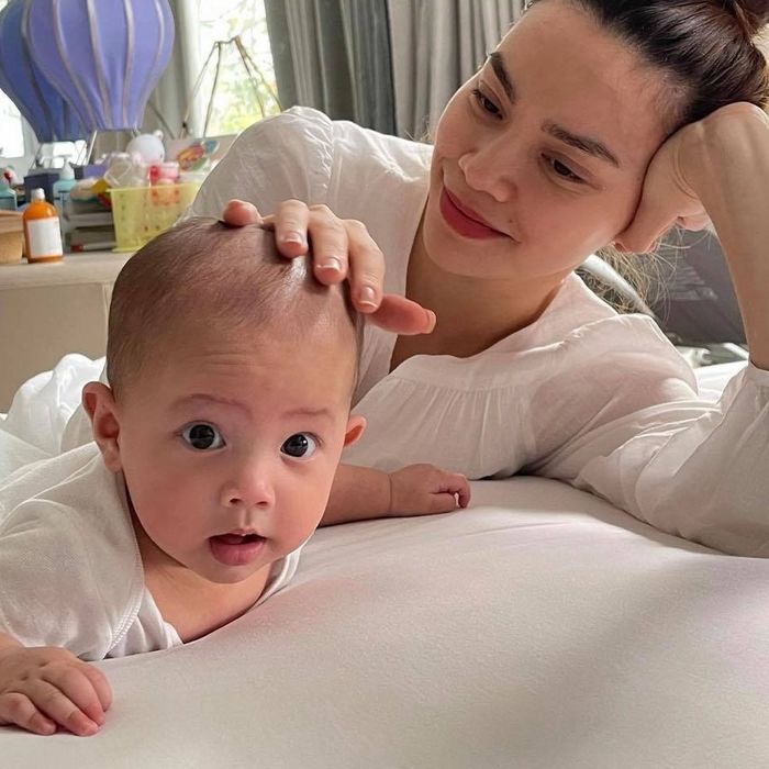 Hồ Ngọc Hà hiếm hoi khoe ảnh con gái lúc mới chào đời
