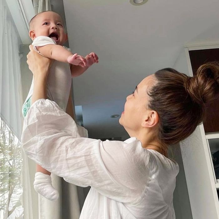 Hồ Ngọc Hà hiếm hoi khoe ảnh con gái lúc mới chào đời