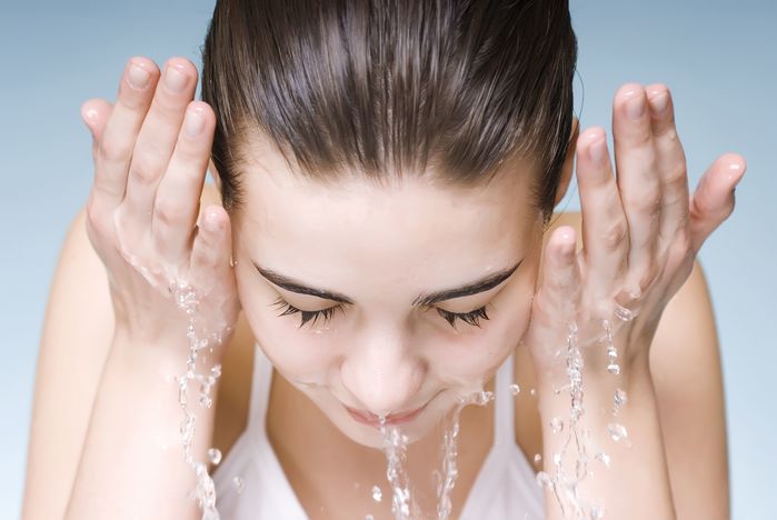 6 mẹo rửa mặt giúp da sạch mịn, trắng hồng của phụ nữ Nhật